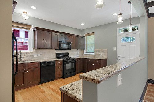 5th image of 4039 Humphrey St