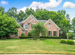 13868 Bridgewater Ct, South Lyon, MI 48178