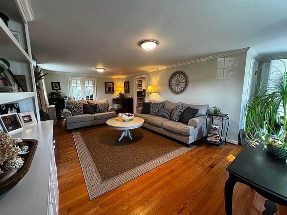 3rd image of 150 Cherry Ln
