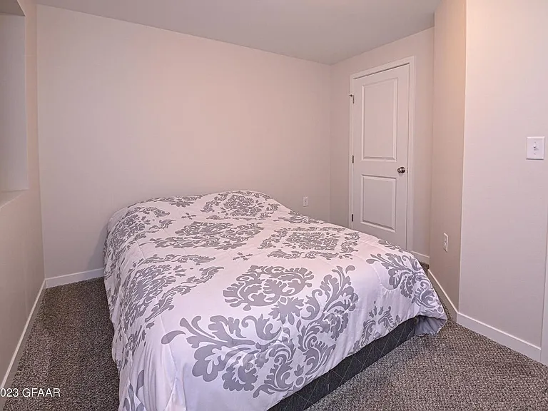 809 Thames Ct — Photo 16