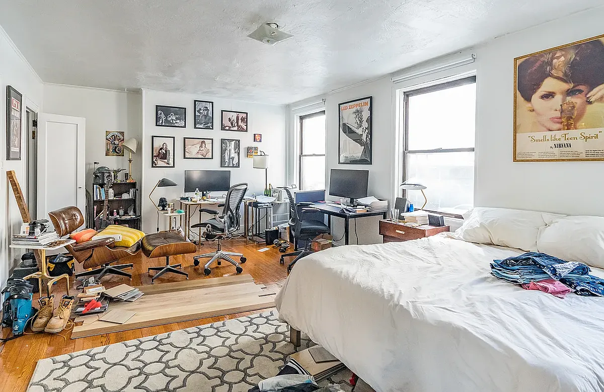 Building Photo - 202 E 22nd St #2F