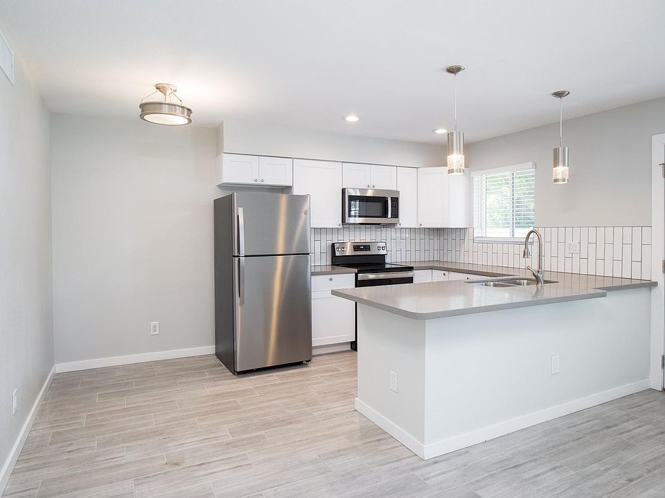 1st image of 2122 W Augusta Ave APT 5