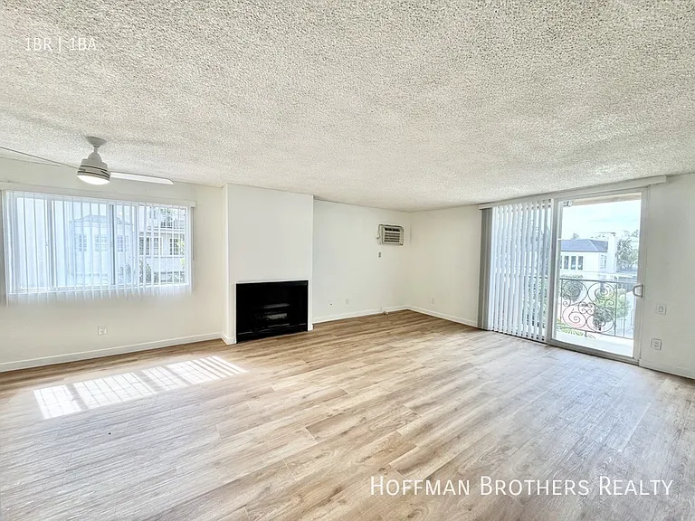1000 N Doheny Dr #100 — Photo 4