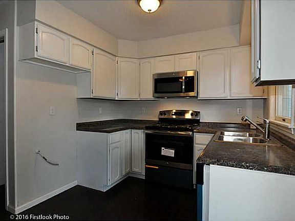 3rd image of 29 Riverwoods Ct