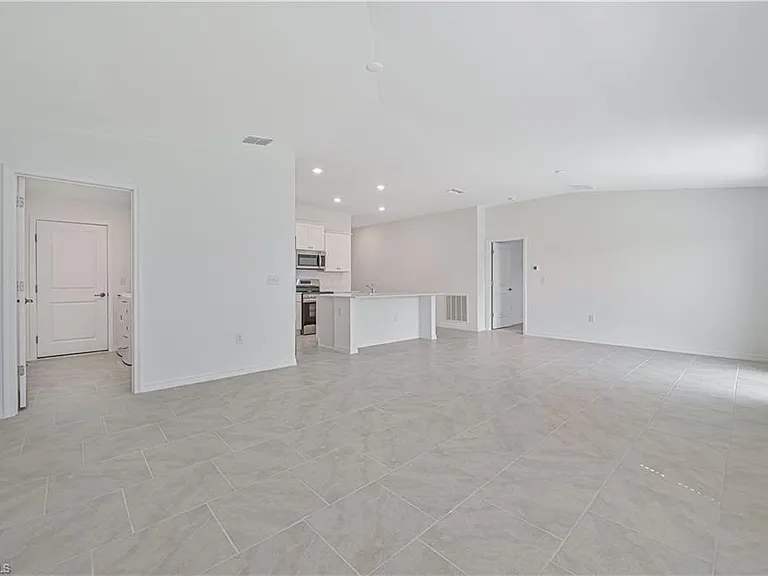 2901 SW 18th Pl — Photo 10