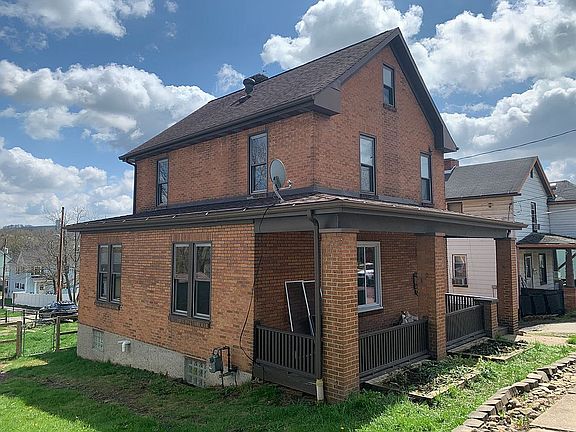 Tons of windows - SUNNY!