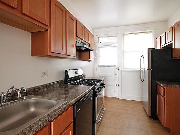 5th image of 1350 N Austin Blvd APT 3