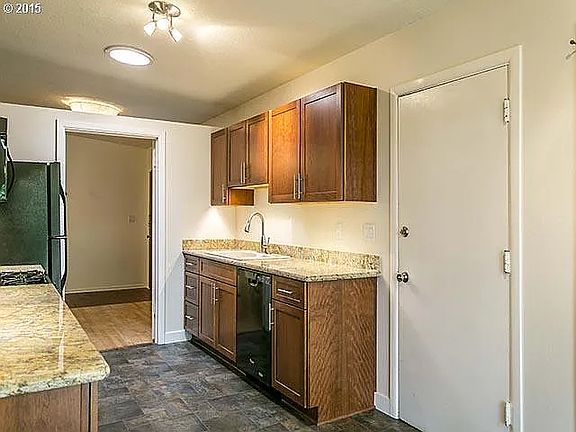 5th image of 8058 SE Hawthorne Blvd