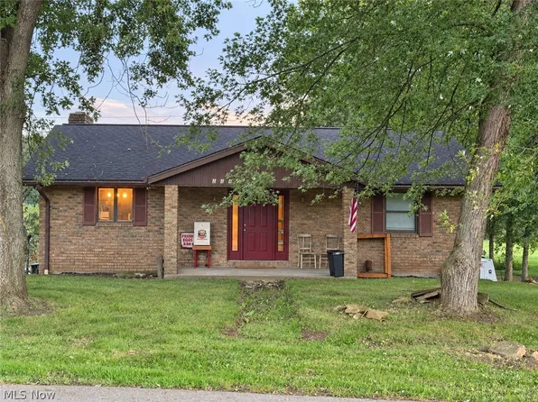 2205 Stonecreek Rd SW, New Philadelphia, OH 44663