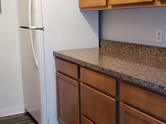3rd image of 318 E Main St #201
