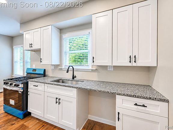 2nd image of 940 Burlingame St
