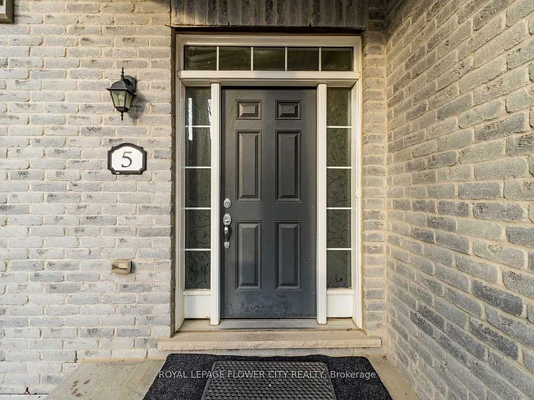 5 Zephyr Rd — Photo 2