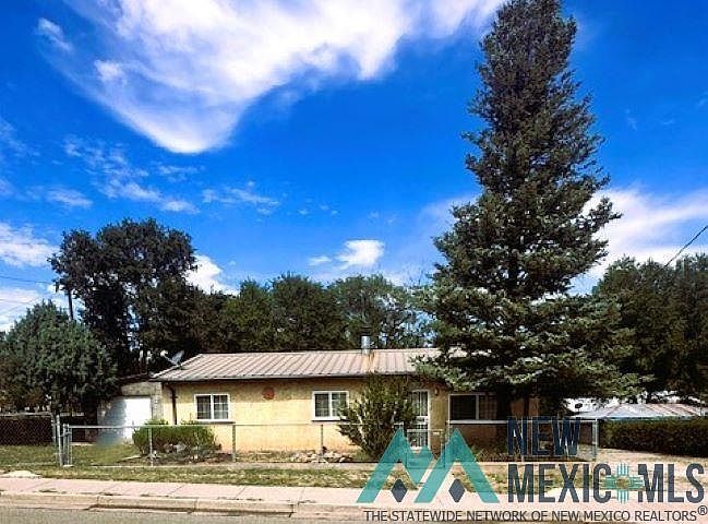 1st image of 410 Pinon St