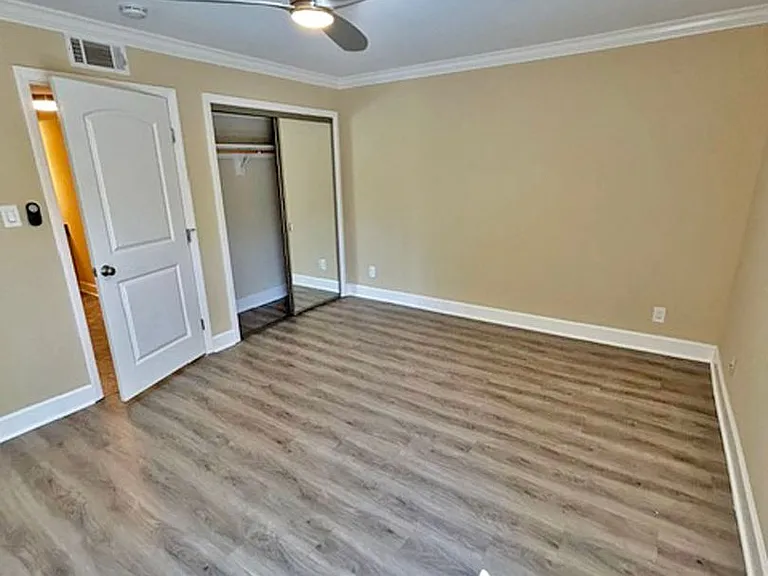 Laurelwood Apartments — Photo 20