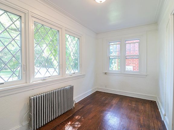 Extra room ( Storage or Home office)