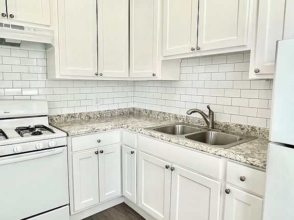 5th image of 5200 Marathon St
