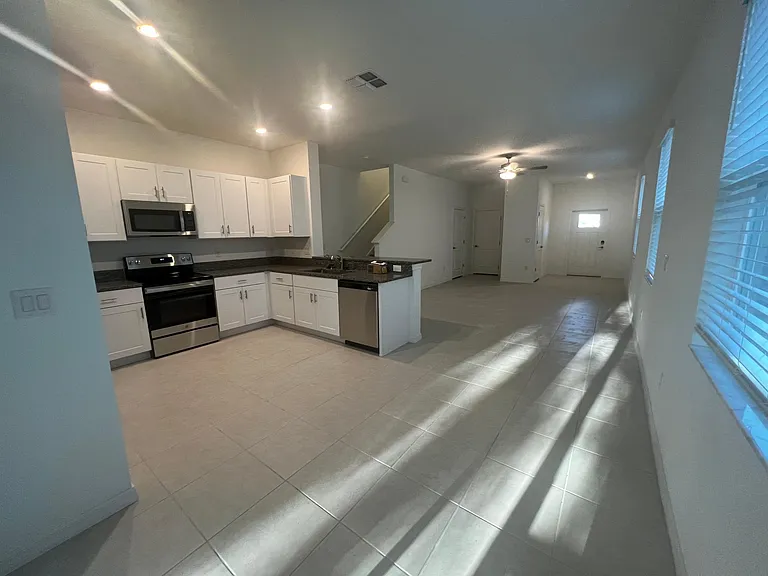 6081 Acara Ln — Photo 5