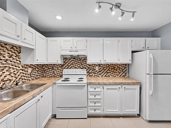 5th image of 4132 NW 88th Ave APT 203
