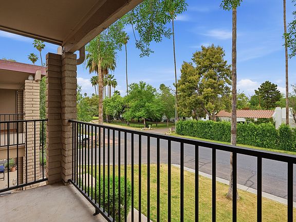 2nd image of 31 W Pasadena Ave Unit 3