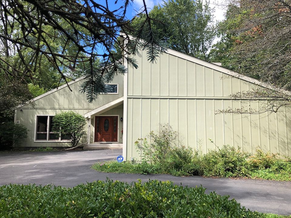 1st image of 30 Acorn Ln