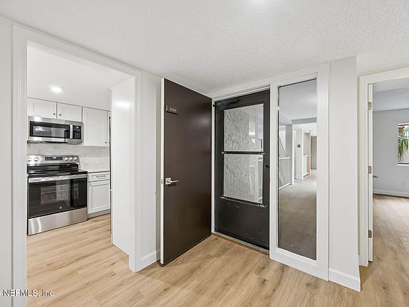 3rd image of 2109 BEACHWOOD Road