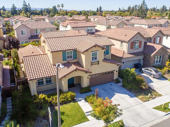 3rd image of 723 Toyon Ave