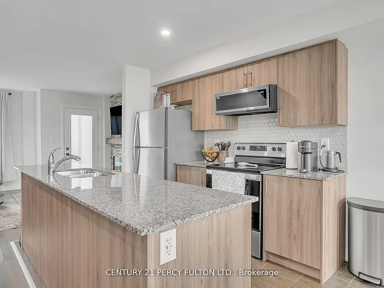 89 Fairlane Ave — Photo 4