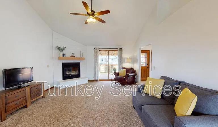 204 Summerset Dr — Photo 3