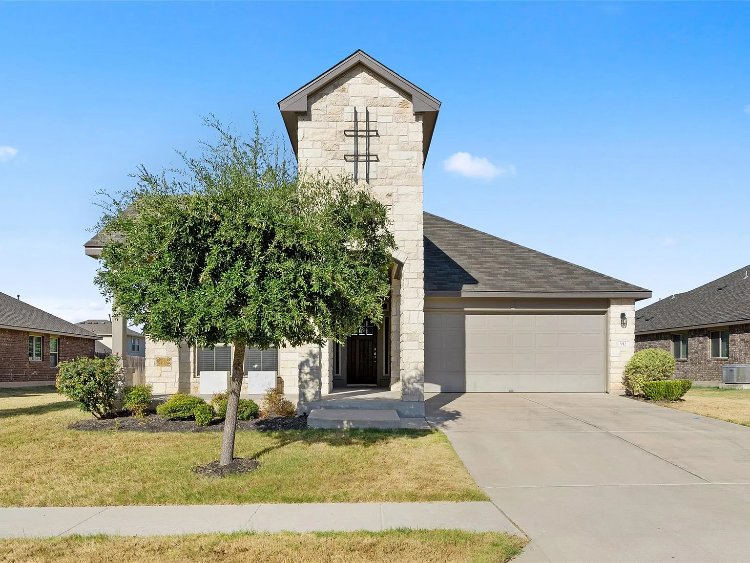 4 bed, 3.0 bath, 2653 sqft, $2,700 — Photo 2