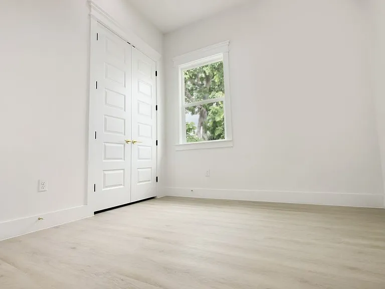 823 N Loop #A — Photo 6