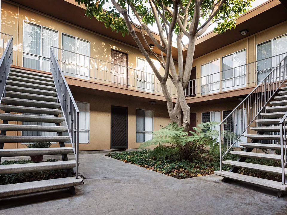 196 Guava Ave