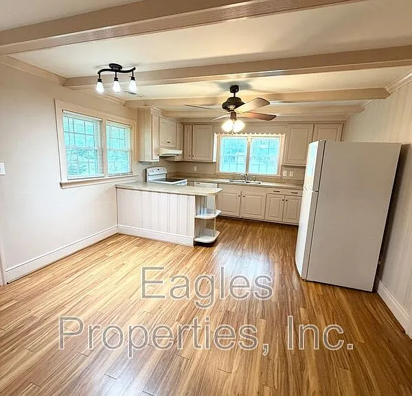 1509 Highway 91 N — Photo 5