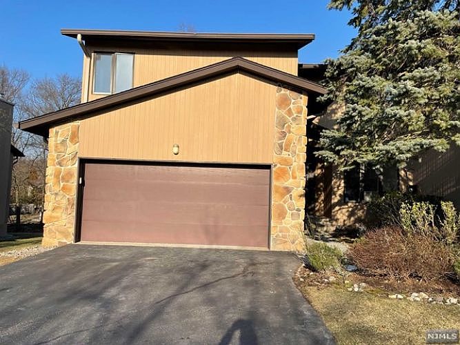 1st image of 39 Woodland Dr