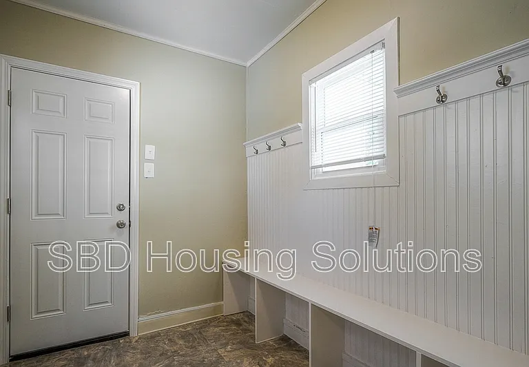 711 E Fair St — Photo 7