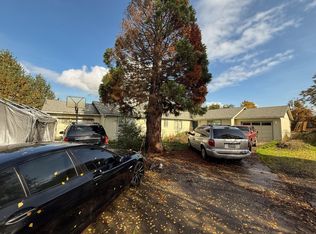 621 SW Balsam Rd, Grants Pass, OR 97526