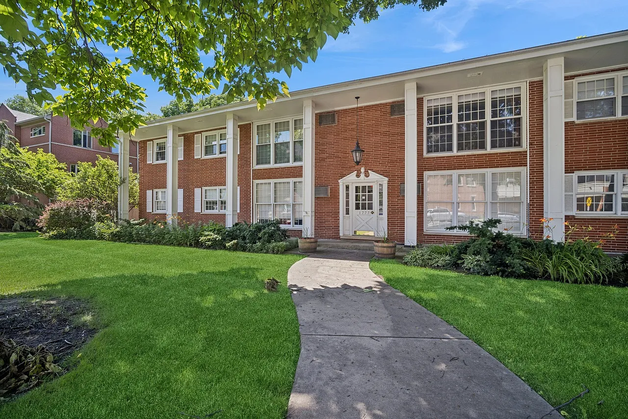 3 bed, 1.5 bath, 1066 sqft, $2,900 — Photo 1