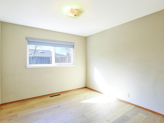 5th image of 3378 Lindenoaks Dr
