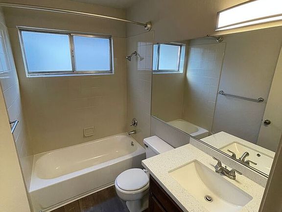 4th image of 2422 F St APT 1