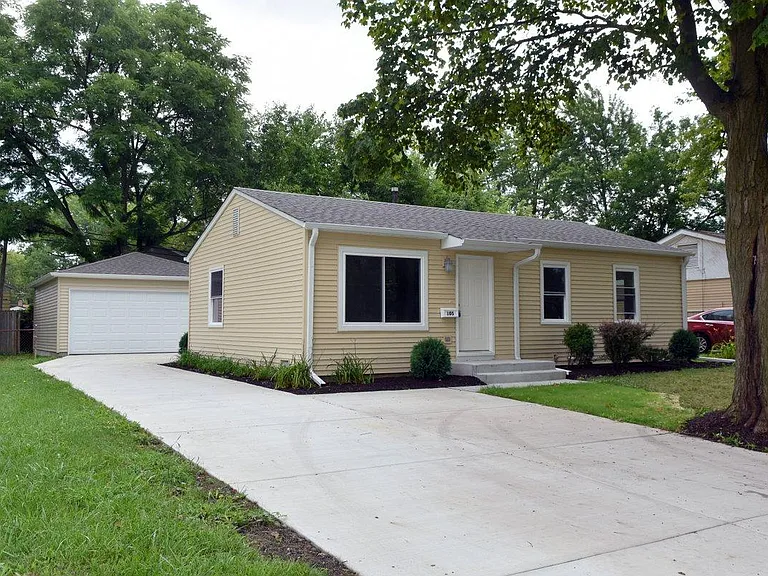 105 S Bartlett Rd — Photo 1