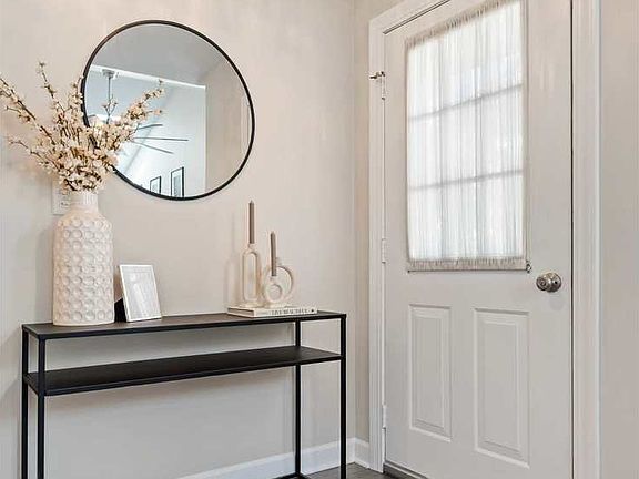 3rd image of 1021 Bedford Dr #1021