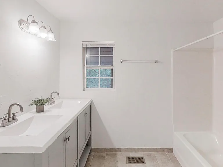 6029 Ridge Dr SE — Photo 5