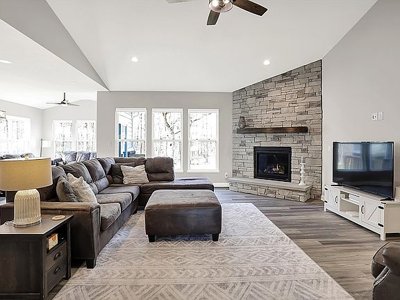 5th image of 16075 Cobbs Creek Ln