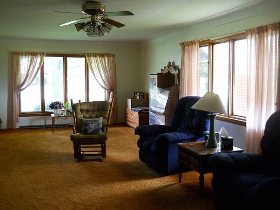 2nd image of 410 Parkwood Dr