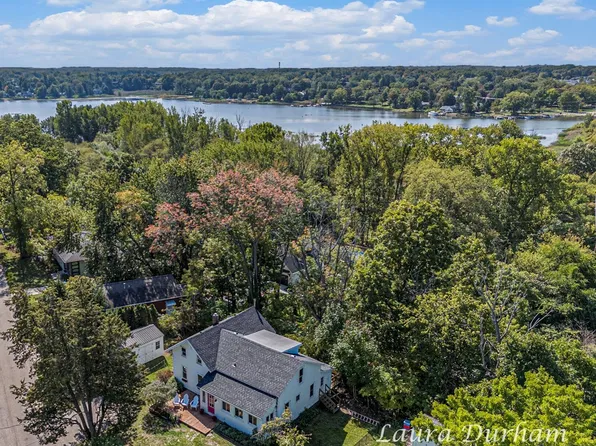 510 S Maple St, Saugatuck, MI 49453