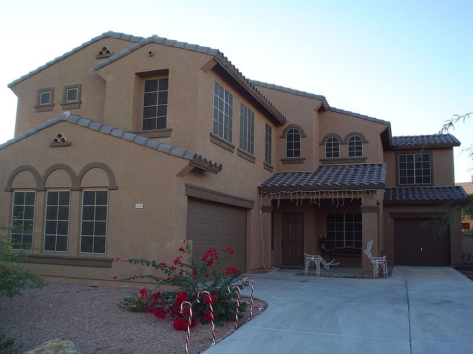 Beautiful! 3 Car Garage - Sun Screens- MUST SEE!