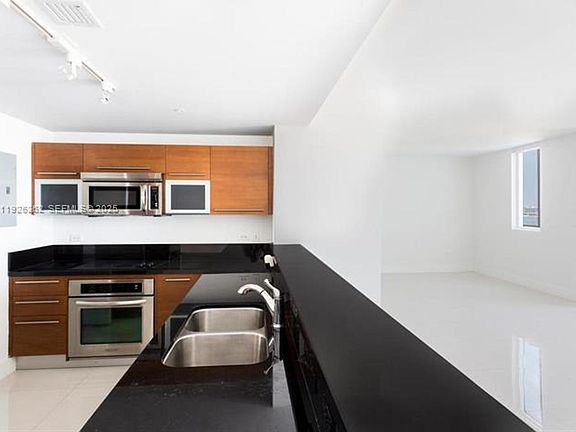 5th image of 244 Biscayne Blvd APT 1802