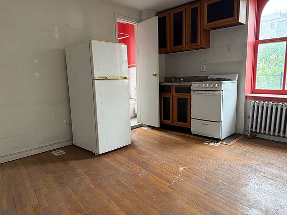 5th image of 32 Joralemon St APT D114