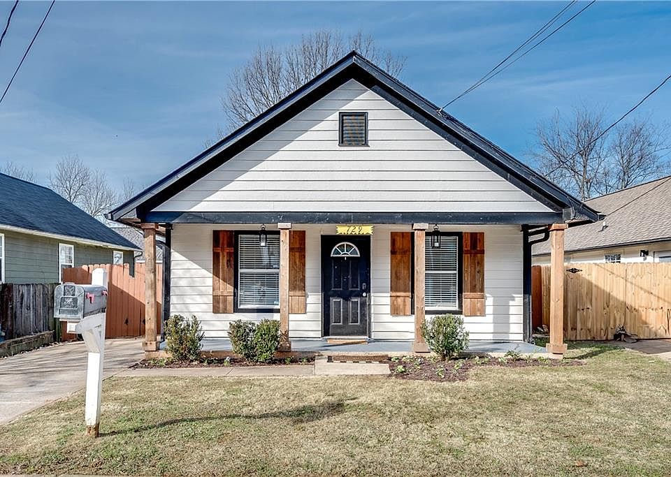 1st image of 729 Grant Ter SE