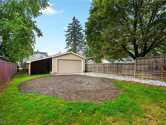 5th image of 156 E Mapledale Ave