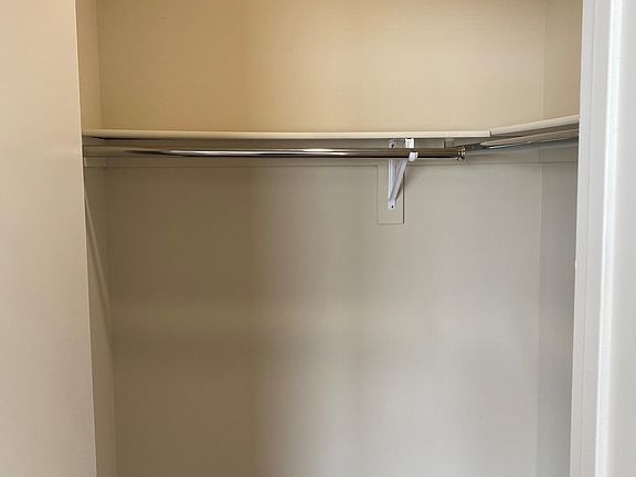 3rd image of 982 Lake St APT E